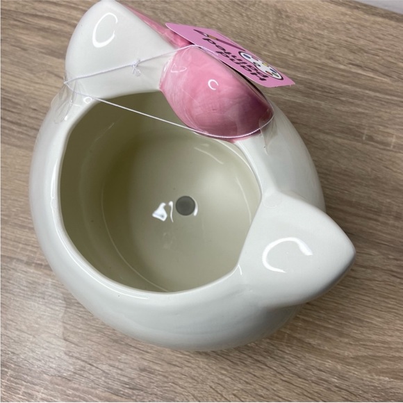 Hello Kitty Ceramic Handpainted Planter
NWT 2024 - Picture 6 of 6